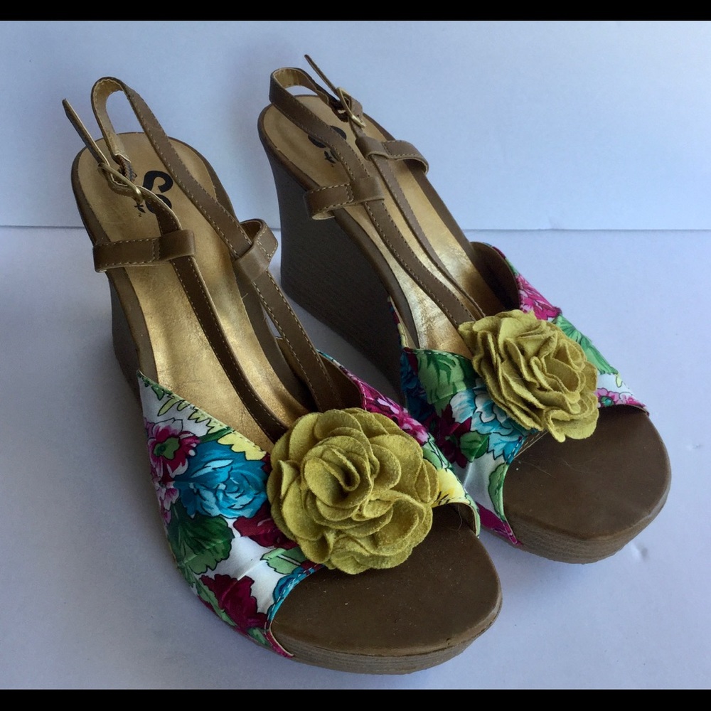 “So” Floral Wedges